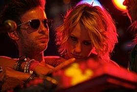 主演したルーク・トレッダウェイとナタリア・テナ「One Night One Love ワンナイト、ワンラブ」