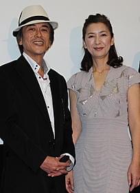 舞台挨拶に立った高橋惠子と寺島進「カミハテ商店」