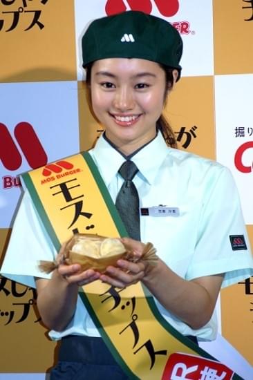 忽那汐里、シャツフェチ明かす ふだん着は「色気ない」がテーマ