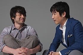 初共演を果たした堺雅人(右)と山田孝之「その夜の侍」