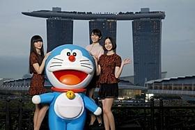 ドラえもんと主題歌を担当するPerfume「映画ドラえもん のび太のひみつ道具博物館(ミュージアム)」