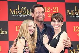 “両手に花”で笑顔のヒュー・ジャックマン「レ・ミゼラブル」