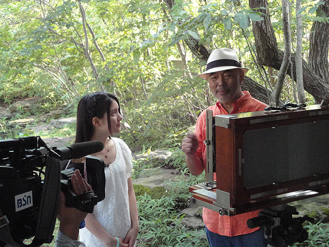 川島海荷、初の自然ドキュメンタリーで佐渡の天然杉をレポート