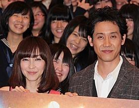 トークに花を咲かせた麻生久美子と大泉洋「グッモーエビアン!」