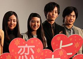「今日、恋をはじめます」初日挨拶に立った(左から) 木村文乃、武井咲、松坂桃李、青柳翔「今日、恋をはじめます」