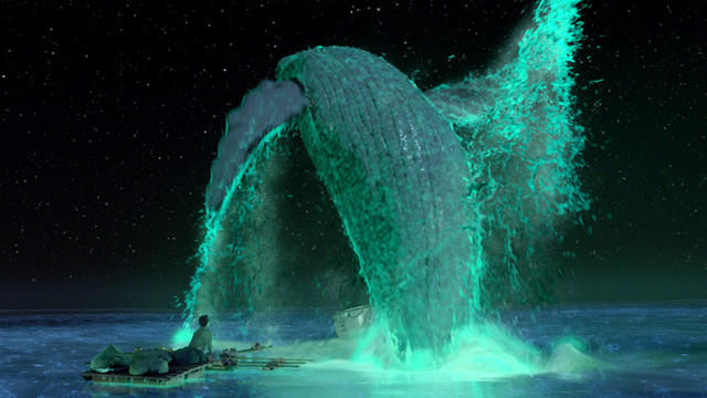 幻想的な光を放ちながらシロガナスクジラが舞う！