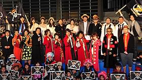 レギュラー声優陣とゲスト声優の香川照之、篠原涼子らが記念撮影「ONE PIECE FILM Z」