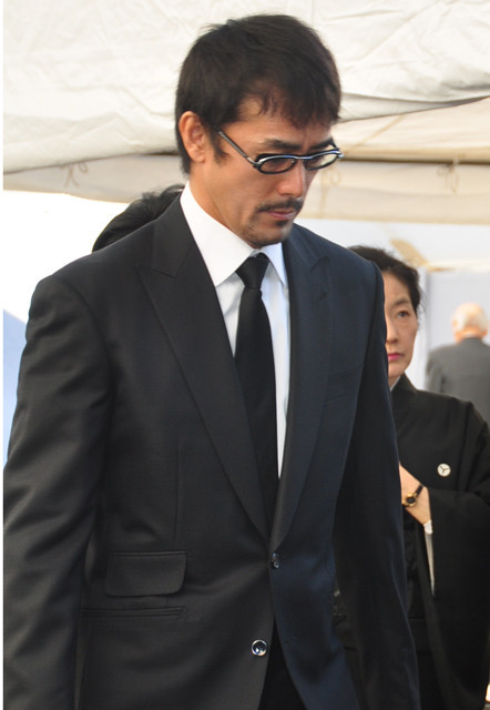 大竹しのぶ、勘三郎さんに「大好きですよ。またね」 本葬に弔問客1万2000人 - 画像26