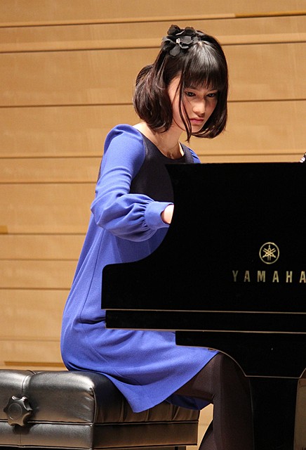 橋本愛がピアノ生演奏を披露 「くやしい」と現役ピアニストは太鼓判