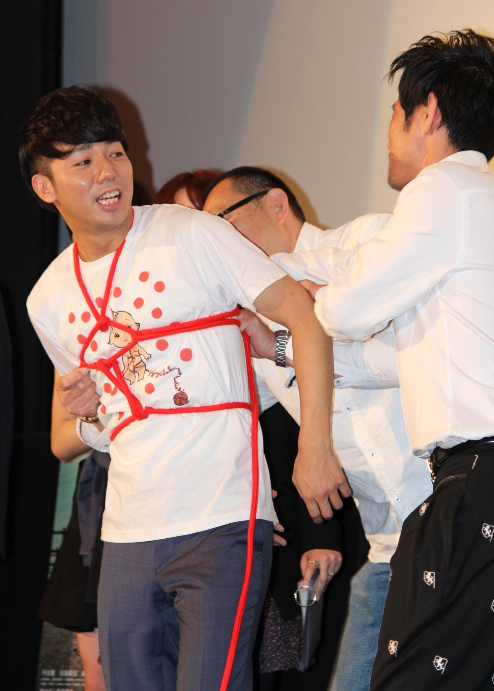 ピース綾部 公開緊縛 に赤面 ただただ恥ずかしい 映画ニュース 映画 Com