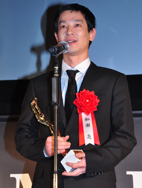 安藤サクラ、映画賞授賞式で夫・柄本佑のために大友克洋にサインをおねだり！