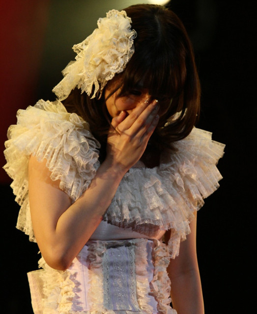 柏木由紀、2ndライブで熱唱中に感極まって涙！
