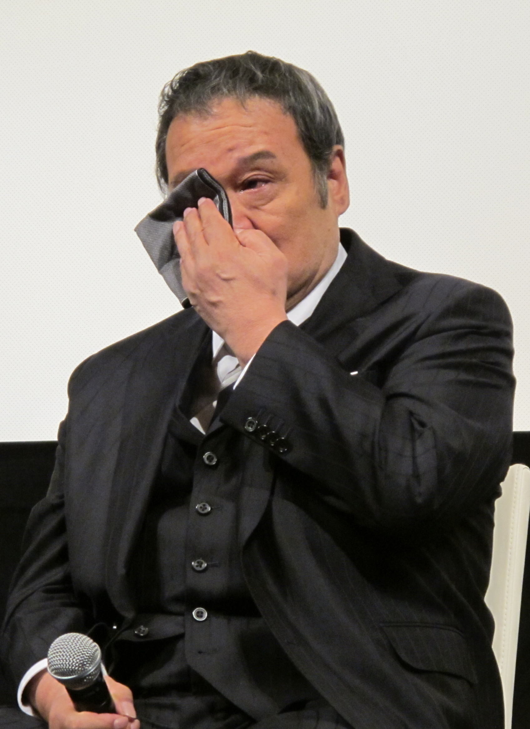 西田敏行、被災者の感謝に涙 「遺体 明日への十日間」プレミア試写会