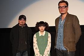 舞台挨拶に立った(左から) 瀧本智行監督、二階堂ふみ、権野元助監督「ミザリー」