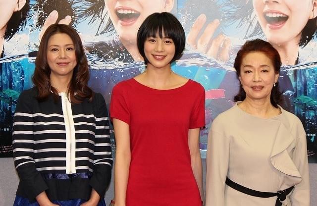 “朝ドラヒロイン”能年玲奈、小泉今日子から太鼓判「コメディエンヌの才能発揮」