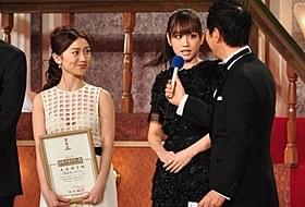 久々の2ショットを披露した前田敦子&大島優子「闇金ウシジマくん」