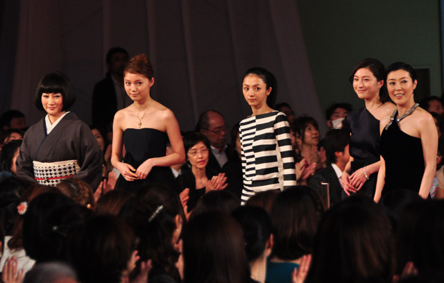日本アカデミー賞ファッションチェック！モノトーンが人気もエリカ様が異彩