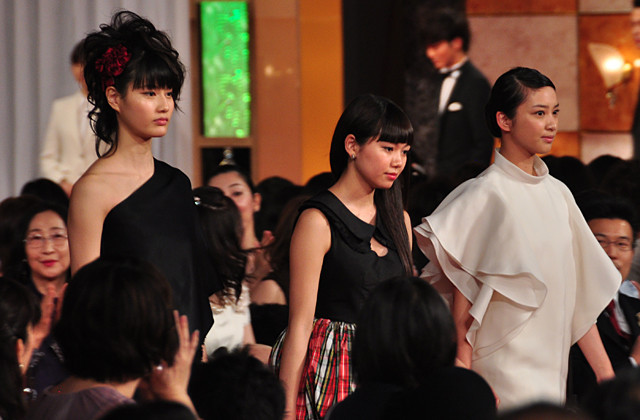 日本アカデミー賞ファッションチェック！モノトーンが人気もエリカ様が異彩 - 画像3