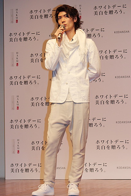 三浦春馬、純白ファッションで“美白”ホワイトデーをPR - 画像3