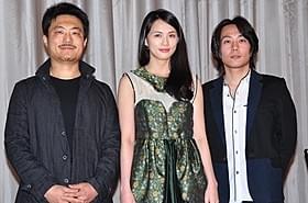 初日挨拶に立った臼田あさ美ら「桜並木の満開の下に」