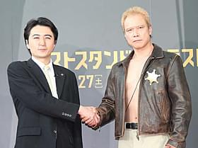(左より)緊急会談を実施した“安倍シンゾウ”と“シュワルツェねッガー”「ラストスタンド」