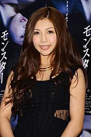 自身の美容整形を赤裸々に語った今井メロ「モンスター」
