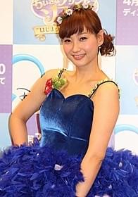 ミニドレスで登場した藤本美貴