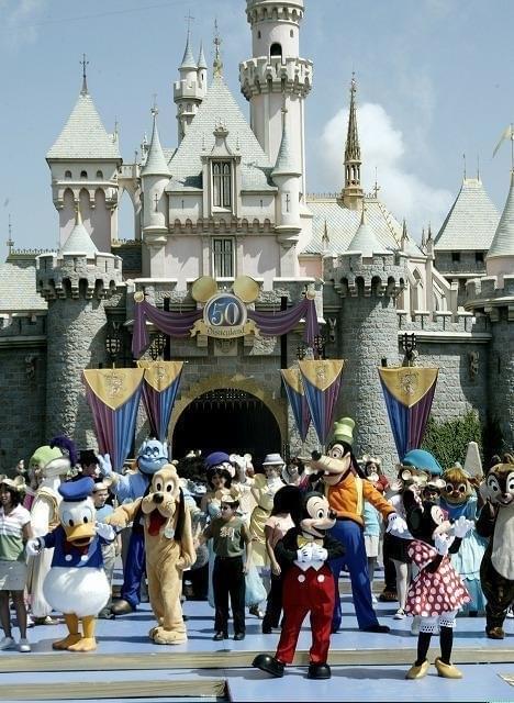 米ディズニーランドが1日限定で24時間営業に