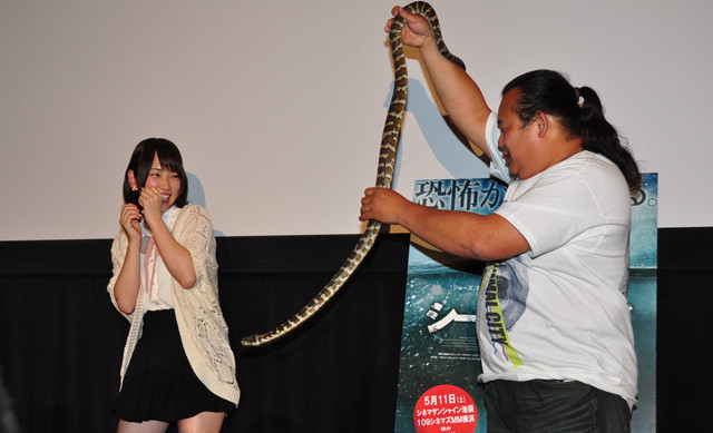 AKB48川栄李奈、ヘビに触って「ヘビみたい！」とおバカコメント連発
