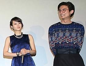 「県庁おもてなし課」の初日舞台挨拶に 登壇した堀北真希と高良健吾「県庁おもてなし課」