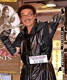 “鉄の拳”を披露した具志堅用高「アイアン・フィスト」