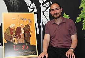 インタビューに応じたイグナシオ・フェレーラス監督「しわ」