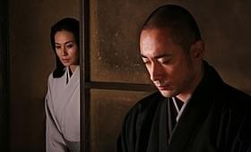 茶人・千利休に扮した市川海老蔵&妻・宗恩役の中谷美紀「利休にたずねよ」