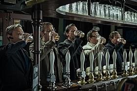 パブ「The World's End」で飲むはずが、世界の終わりが待っていた!?「ホット・ファズ 俺たちスーパーポリスメン!」