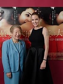 国連大学でスピーチをしたアンジェリーナ・ジョリーと 緒方貞子氏「最愛の大地」