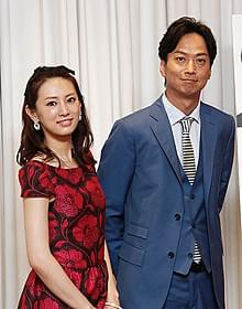 シンガポールプレミアに出席した北川景子と椎名桔平「ラッフルズホテル」