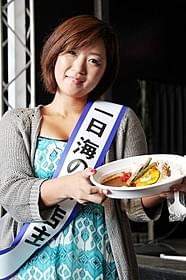 特製カレーライスをふるまった美奈子