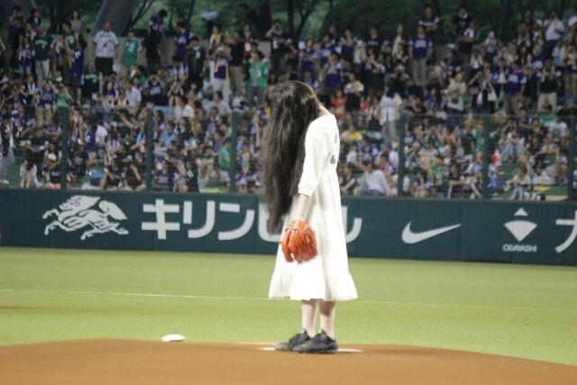 貞子、103キロの剛速球！脱“のろい”始球式に、西武ドームは大喝さい - 画像6