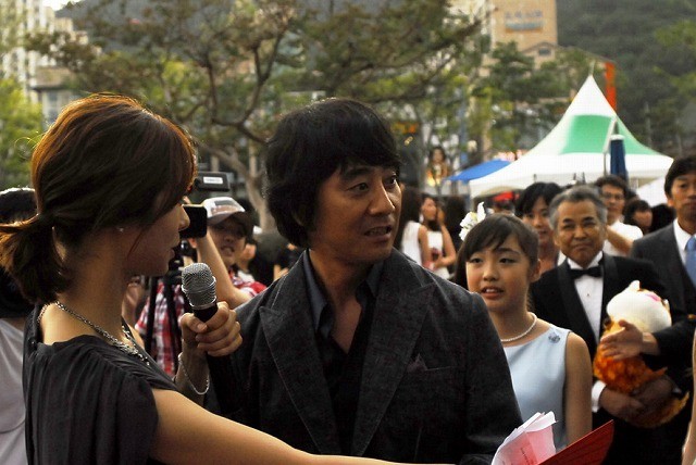 山崎まさよし、韓国の動物映画祭で「キタキツネ物語」主題歌を披露