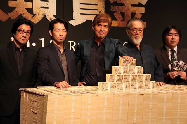 阪本順治監督、佐藤浩市ら、骨太エンタメ作「人類資金」に絶対的な自信