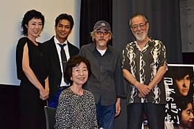 初日挨拶に立った仲代達矢ら「春との旅」