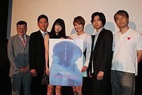 舞台挨拶に立った金子修介監督、大谷澪、花井瑠美ら「R-18文学賞 vol.2 ジェリー・フィッシュ」