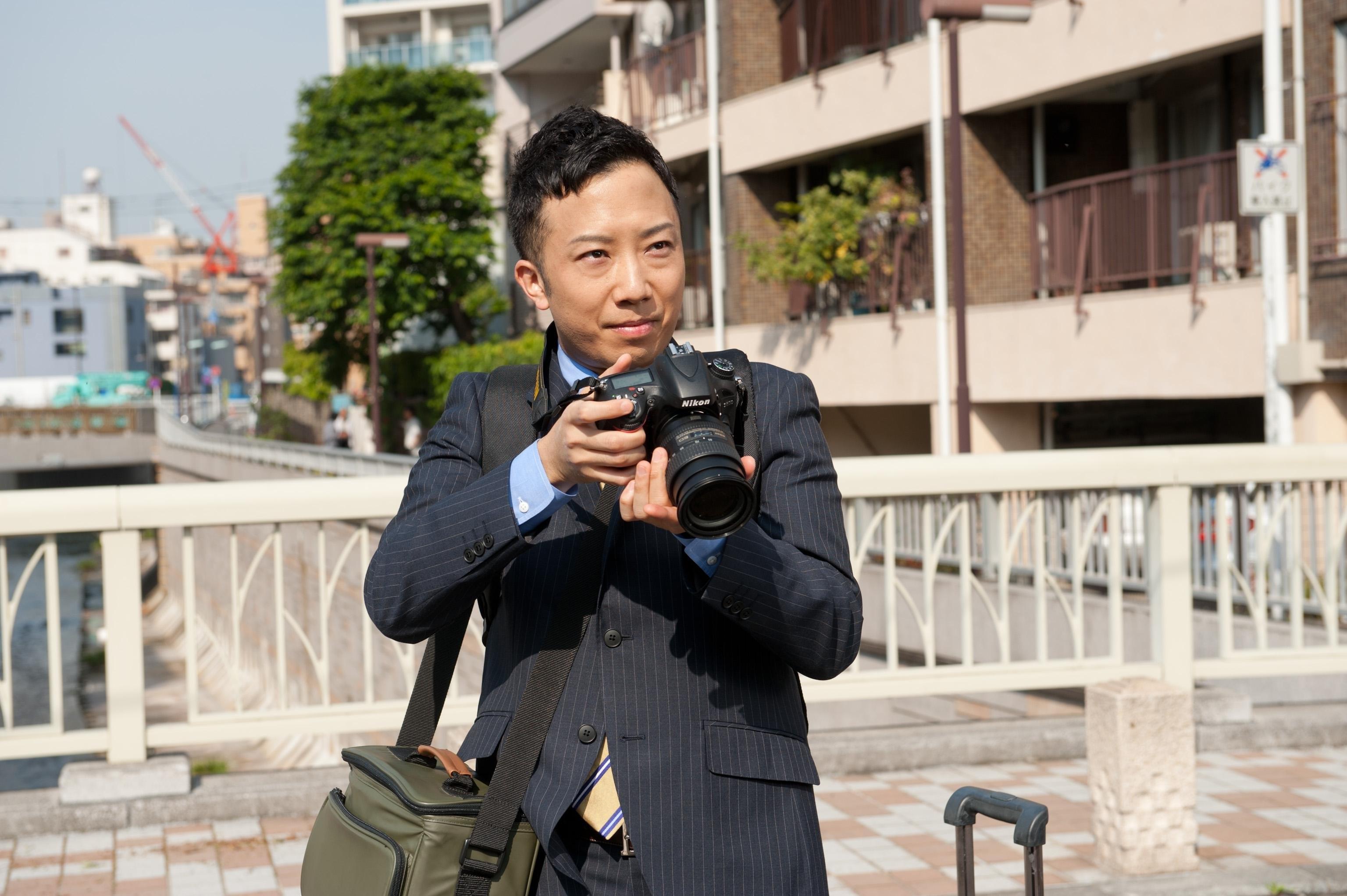 市川猿之助がドラマ初主演 人並み外れた推理力を持つドジな天才カメラマン役