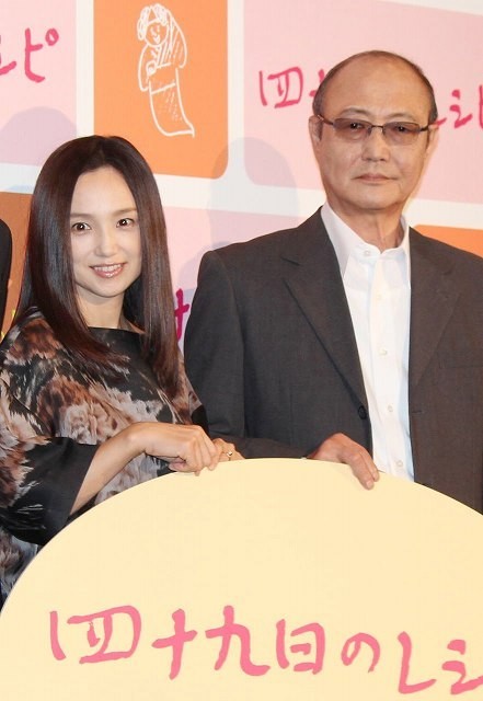 永作博美、第2子出産後初の公の場「無事に出産できました」とファンに報告