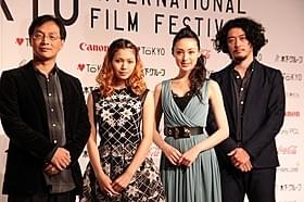 (左から)深田晃司監督、二階堂ふみ、栗山千明、榊英雄監督「捨てがたき人々」