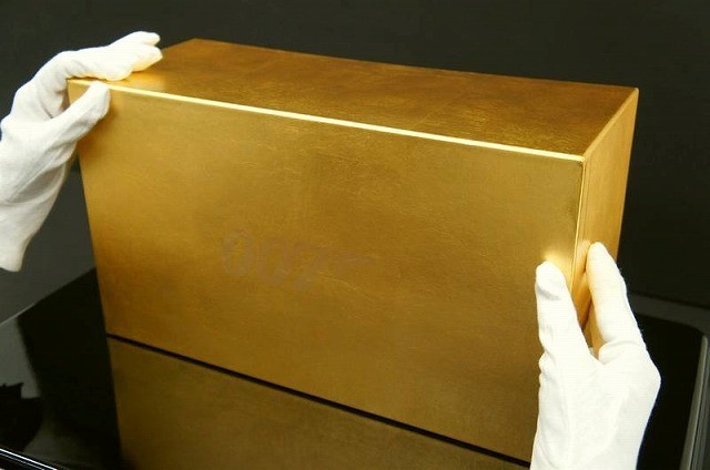 金箔がまばゆく輝く！ 世界でたった1つの「007黄金BOX」が完成 - 画像4