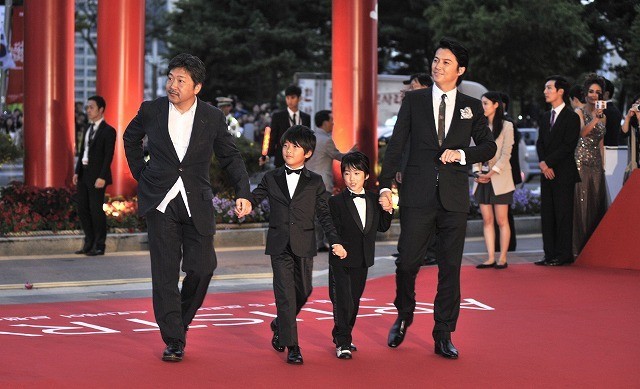 福山雅治、釜山国際映画祭で“父親”ぶりを発揮 - 画像2