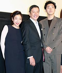 「今日子と修一の場合」初日挨拶に出席した (左から)安藤サクラ、奥田瑛二監督、柄本佑「今日子と修一の場合」