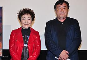 舞台挨拶に立った加藤登紀子と稲塚秀孝監督「書くことの重さ 作家 佐藤泰志」