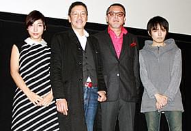 舞台挨拶に立った奥田瑛二監督、安藤サクラら「今日子と修一の場合」